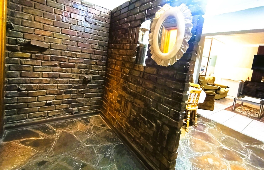 4 Bedroom Property for Sale in Generaal De Wet Free State
